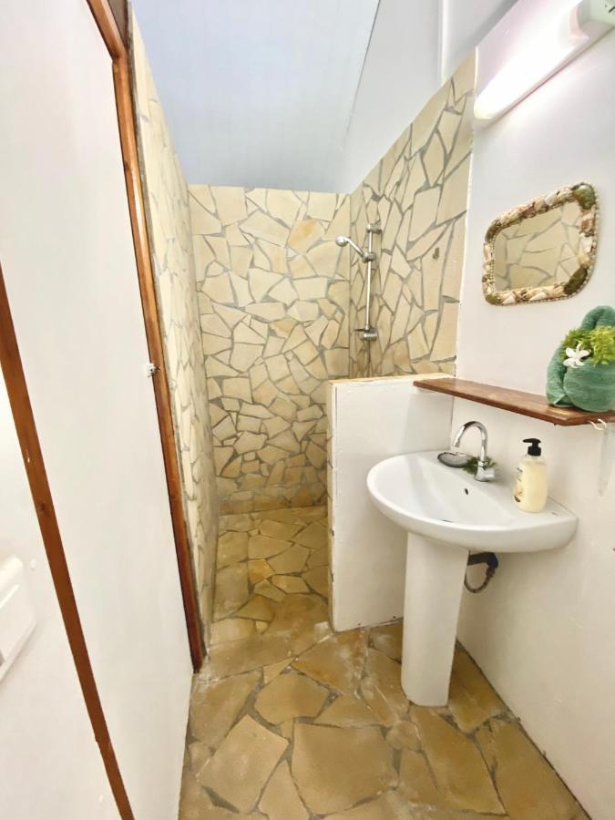 Poe Guesthouse Rangiroa Екстер'єр фото