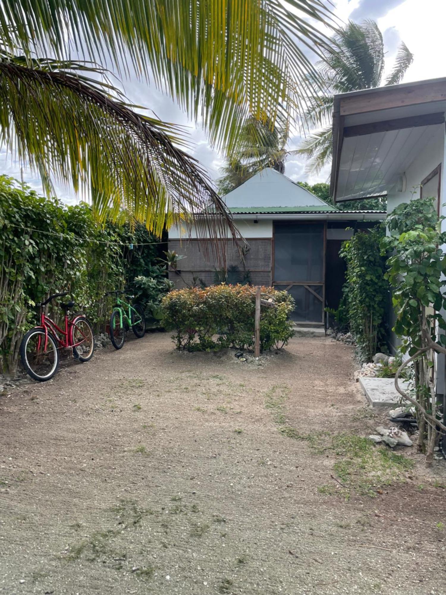 Poe Guesthouse Rangiroa Екстер'єр фото